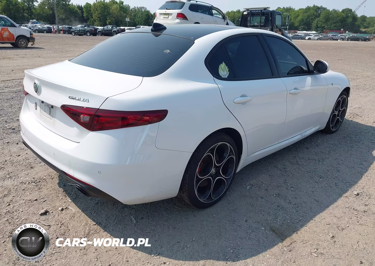 2022 Alfa Romeo Giulia Ti Awd VIN:ZARFANBN1N7652806 - 4