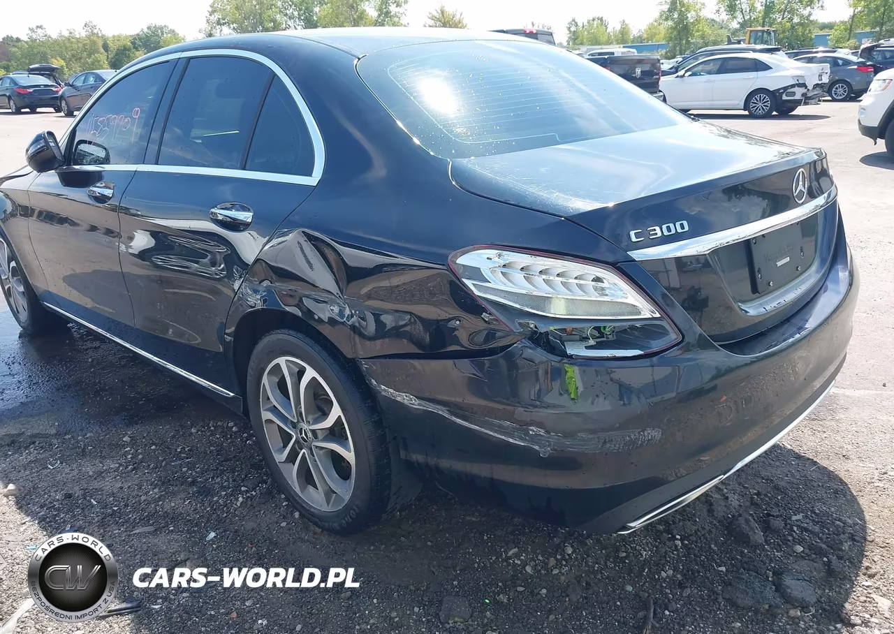 2017 Mercedes-Benz C 300 4Matic VIN:55SWF4KB5HU226979 - 17