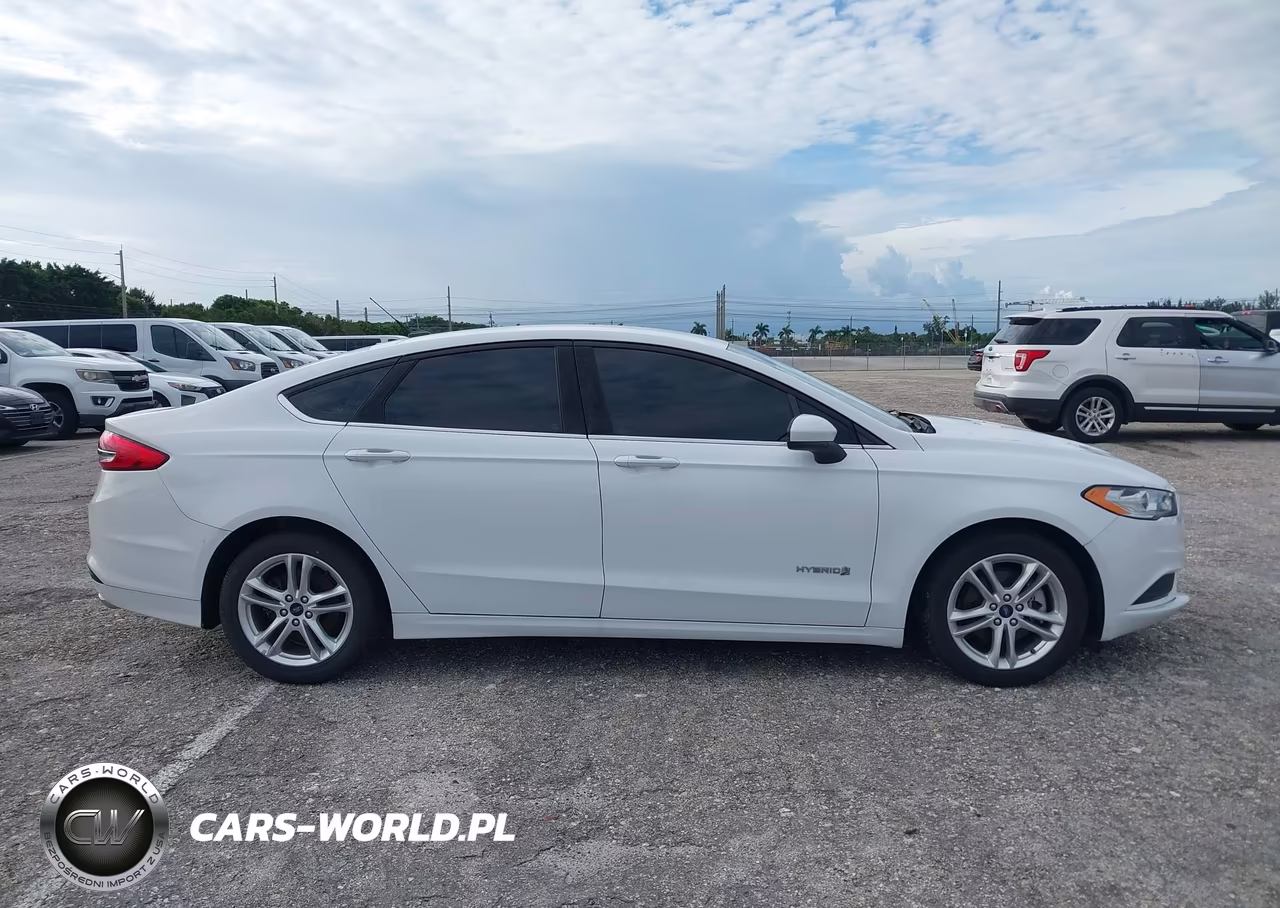 2018 Ford Fusion Hybrid S VIN:3FA6P0UU2JR271510 - 13