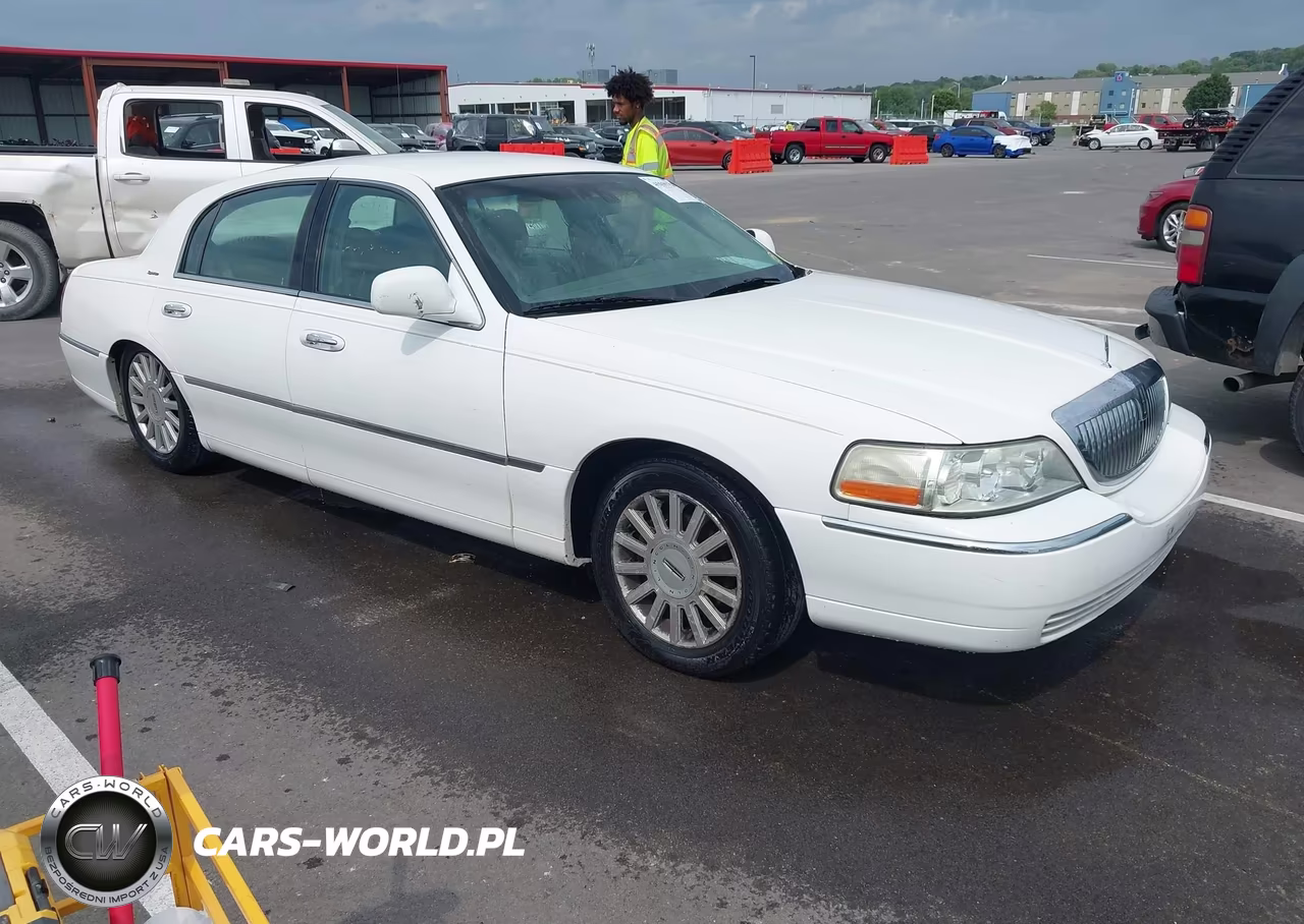 2005 Lincoln Town Car Signature