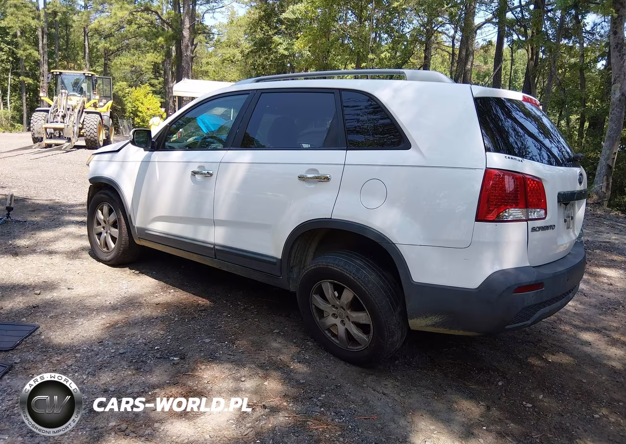 2011 Kia Sorento Lx VIN:5XYKT3A14BG060062 - 3