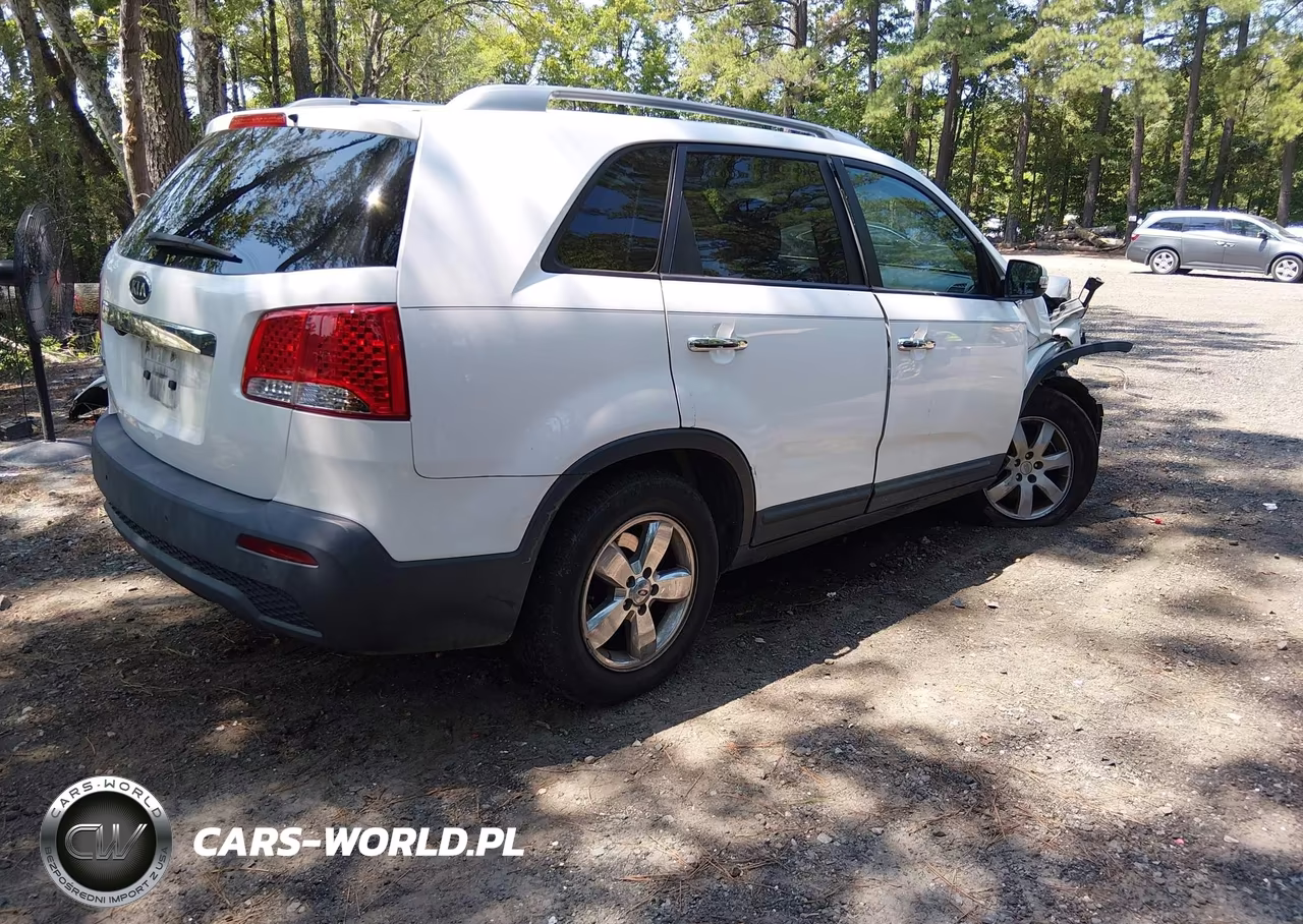2011 Kia Sorento Lx VIN:5XYKT3A14BG060062 - 4