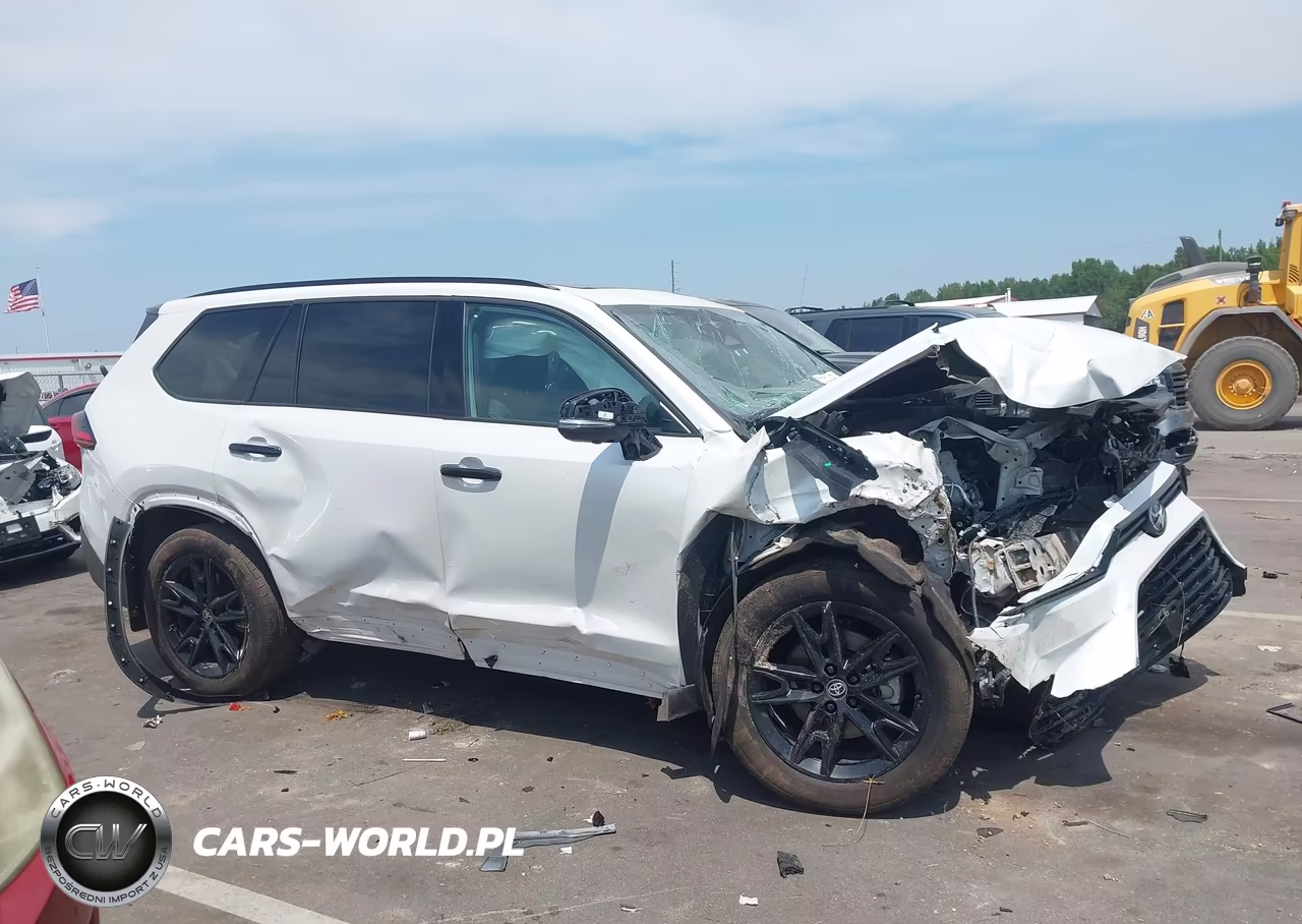 2025 Toyota Grand Highlander Hybrid Nightshade Edition VIN:5TDACAB51SS046737 - 13