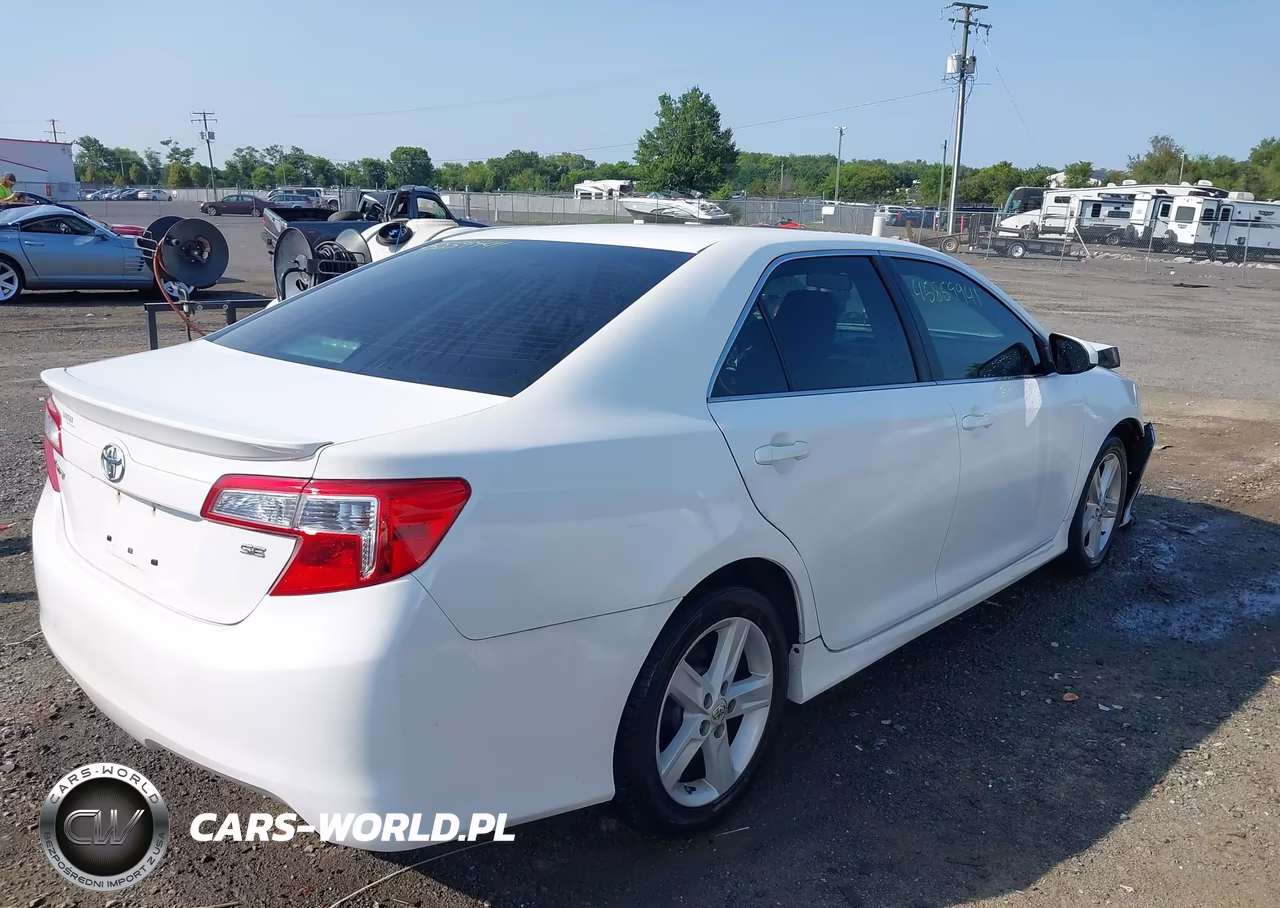 2013 Toyota Camry Se VIN:4T1BF1FK8DU647665 - 4