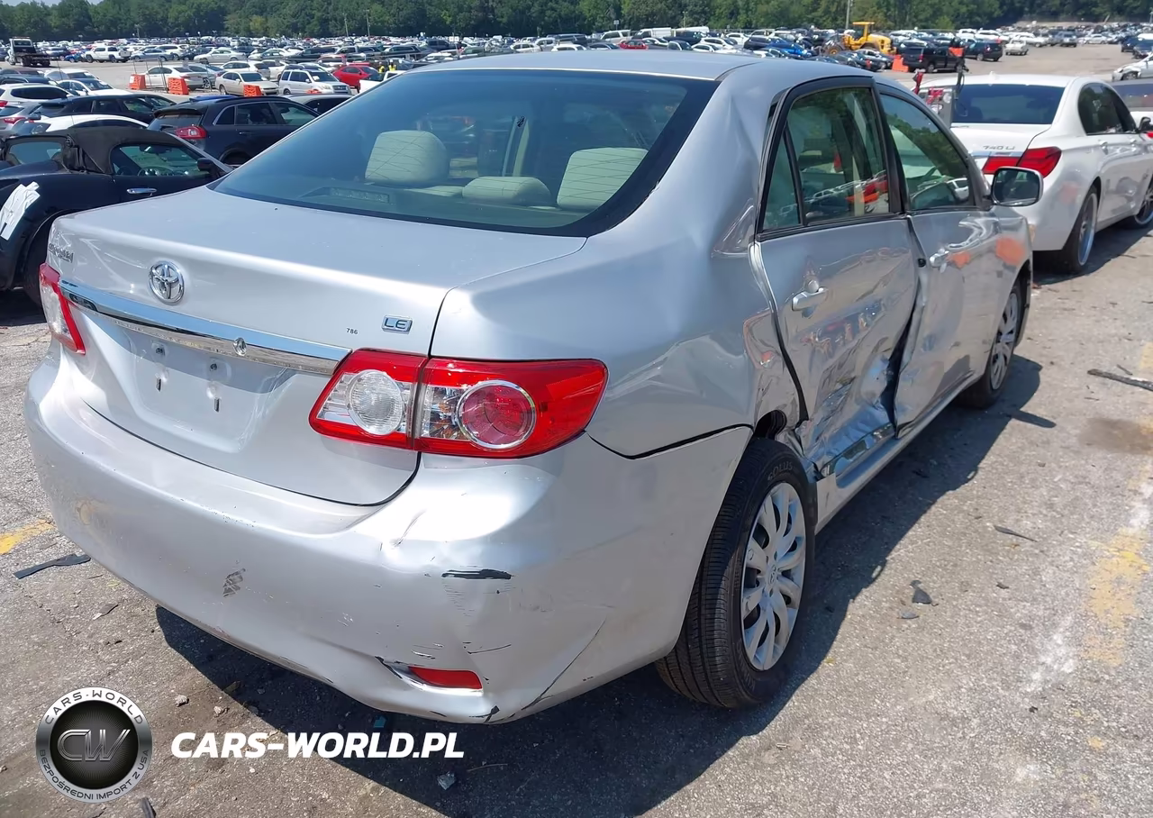 2013 Toyota Corolla Le VIN:JTDBU4EE1DJ123248 - 4