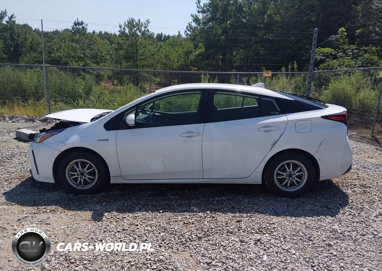 2021 Toyota Prius Le VIN:JTDKAMFU8M3146450 - 14