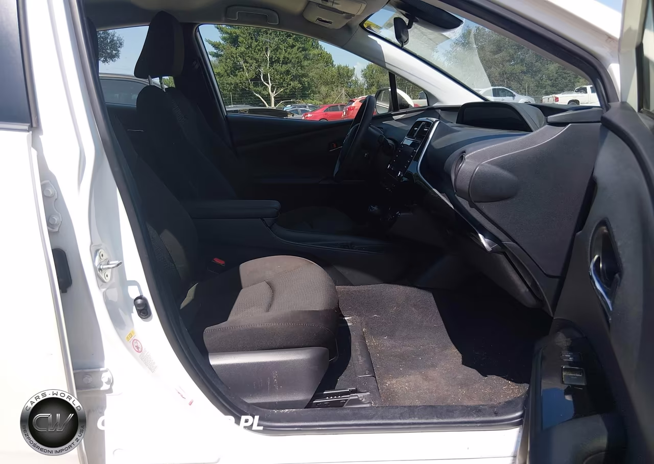2021 Toyota Prius Le VIN:JTDKAMFU8M3146450 - 5