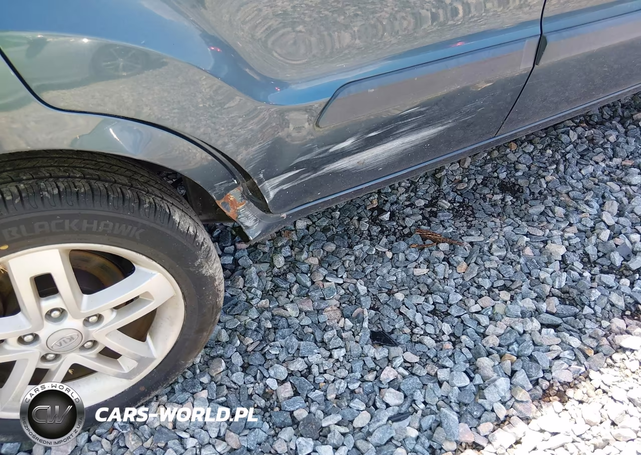 2011 Kia Soul + VIN:KNDJT2A25B7197782 - 6