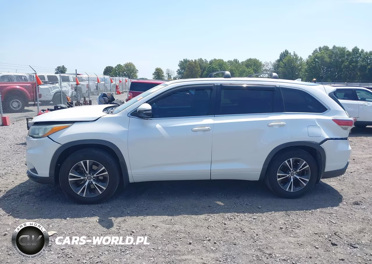 2016 Toyota Highlander Xle V6 VIN:5TDKKRFH5GS158832 - 14