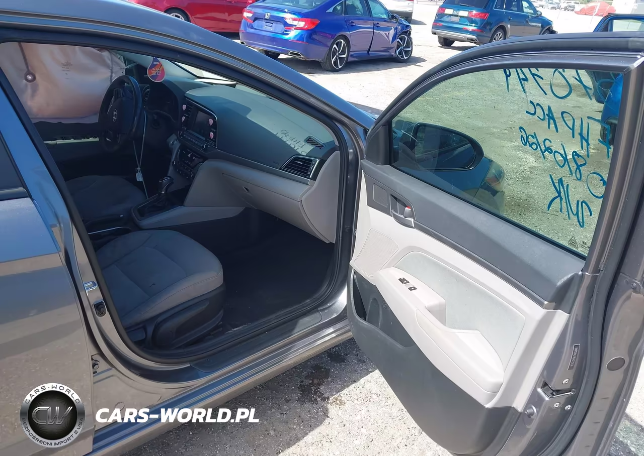 2018 Hyundai Elantra Value Edition VIN:5NPD84LF8JH275136 - 5