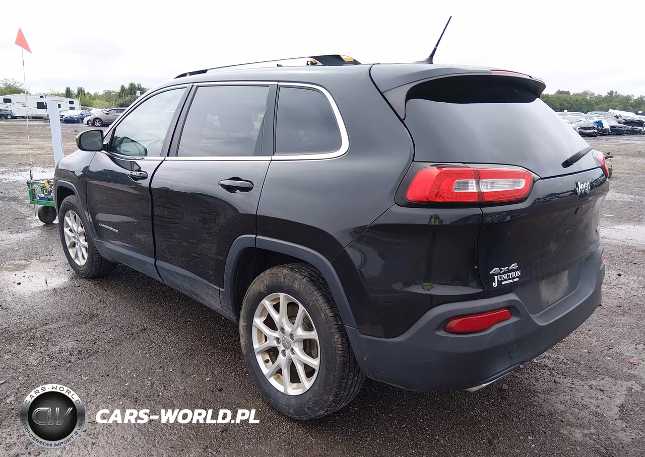 2015 Jeep Cherokee Latitude VIN:1C4PJMCS8FW529184 - 3