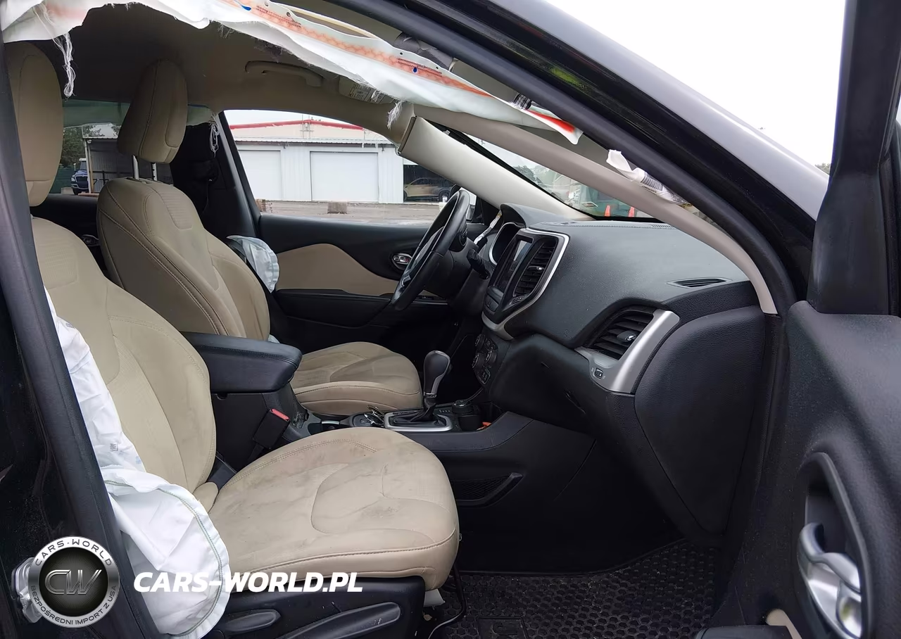2015 Jeep Cherokee Latitude VIN:1C4PJMCS8FW529184 - 5