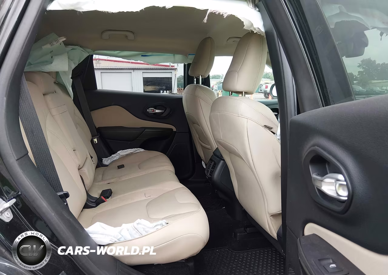 2015 Jeep Cherokee Latitude VIN:1C4PJMCS8FW529184 - 8