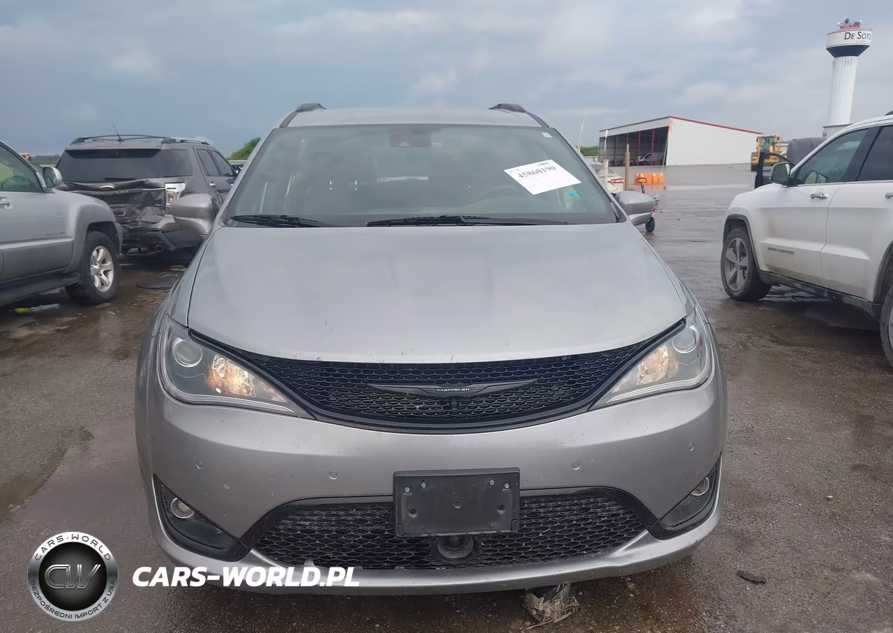 2019 Chrysler Pacifica Touring L Plus VIN:2C4RC1EG7KR666517 - 12