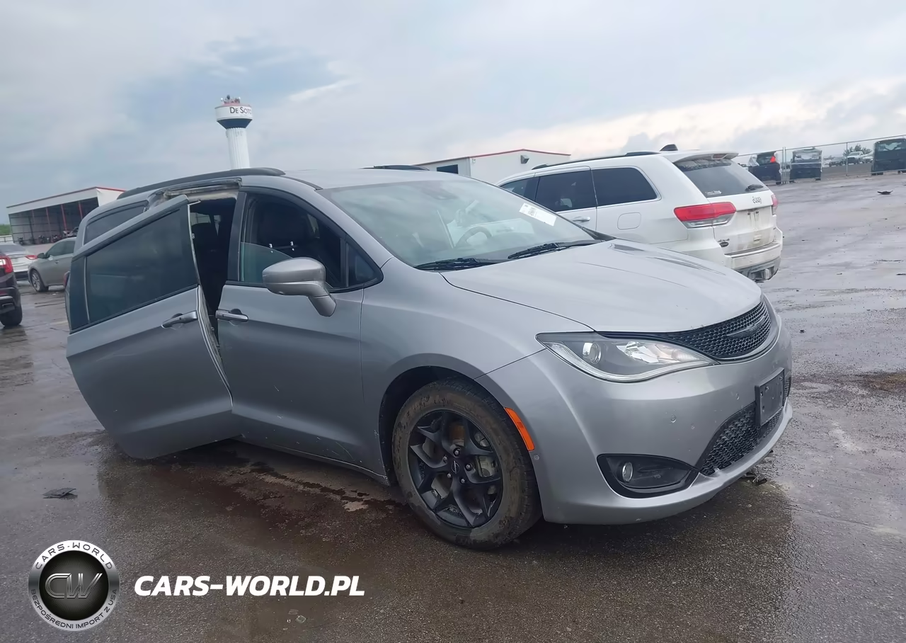 2019 Chrysler Pacifica Touring L Plus VIN:2C4RC1EG7KR666517 - 13