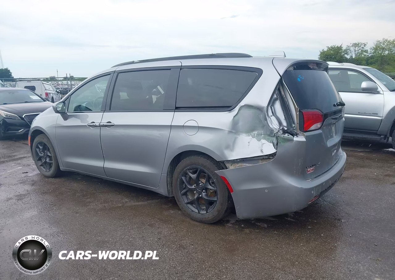 2019 Chrysler Pacifica Touring L Plus VIN:2C4RC1EG7KR666517 - 14