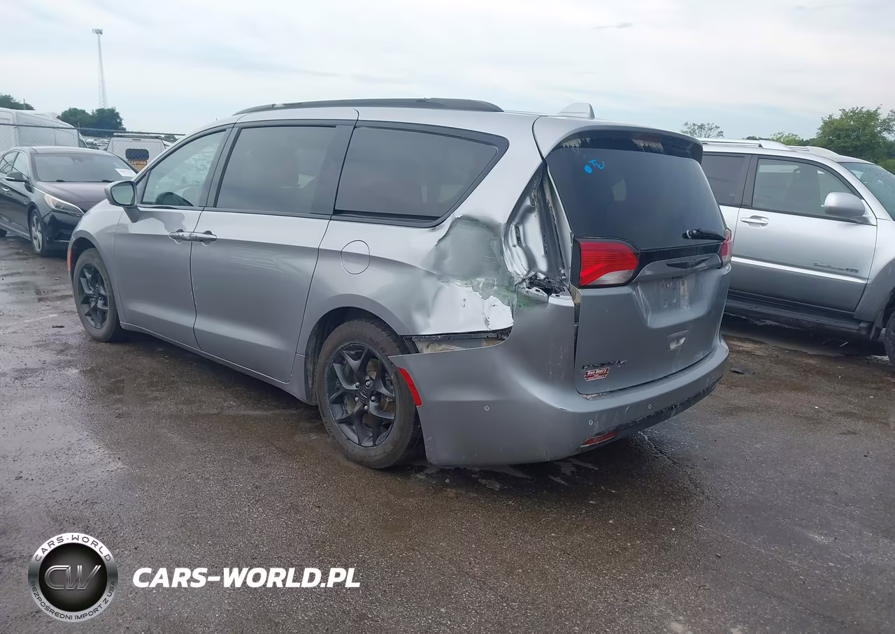 2019 Chrysler Pacifica Touring L Plus VIN:2C4RC1EG7KR666517 - 3