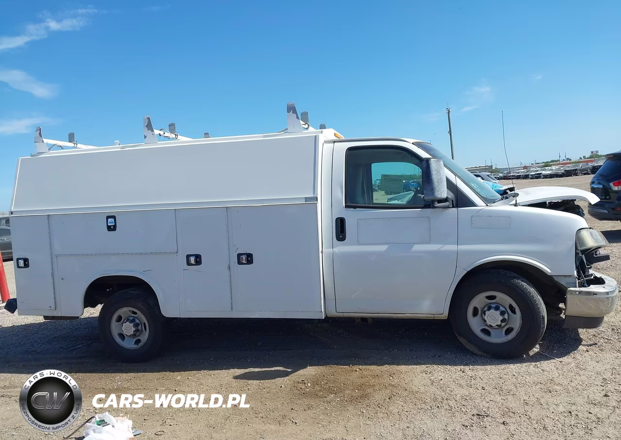 2017 Chevrolet Express Cutaway Work Van VIN:1GB0GRFG9H1153412 - 13