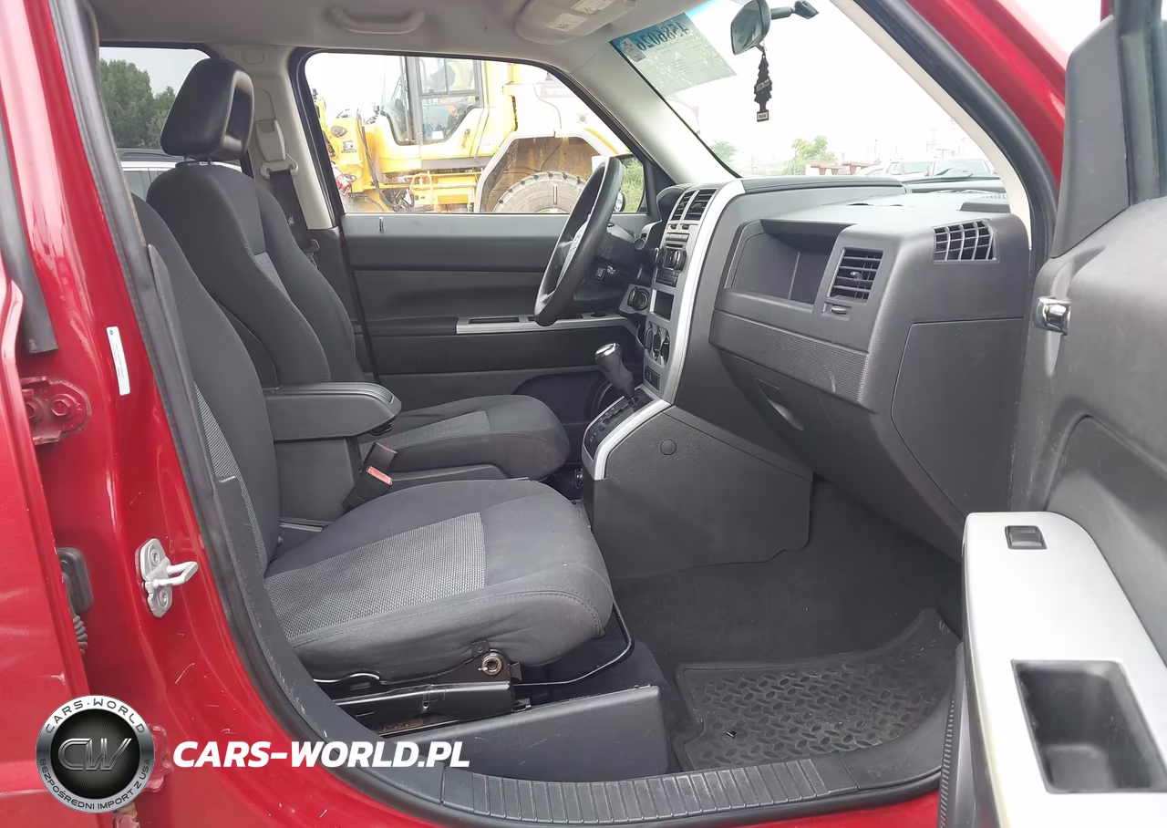 2008 Jeep Patriot Sport VIN:1J8FT28W08D708025 - 5