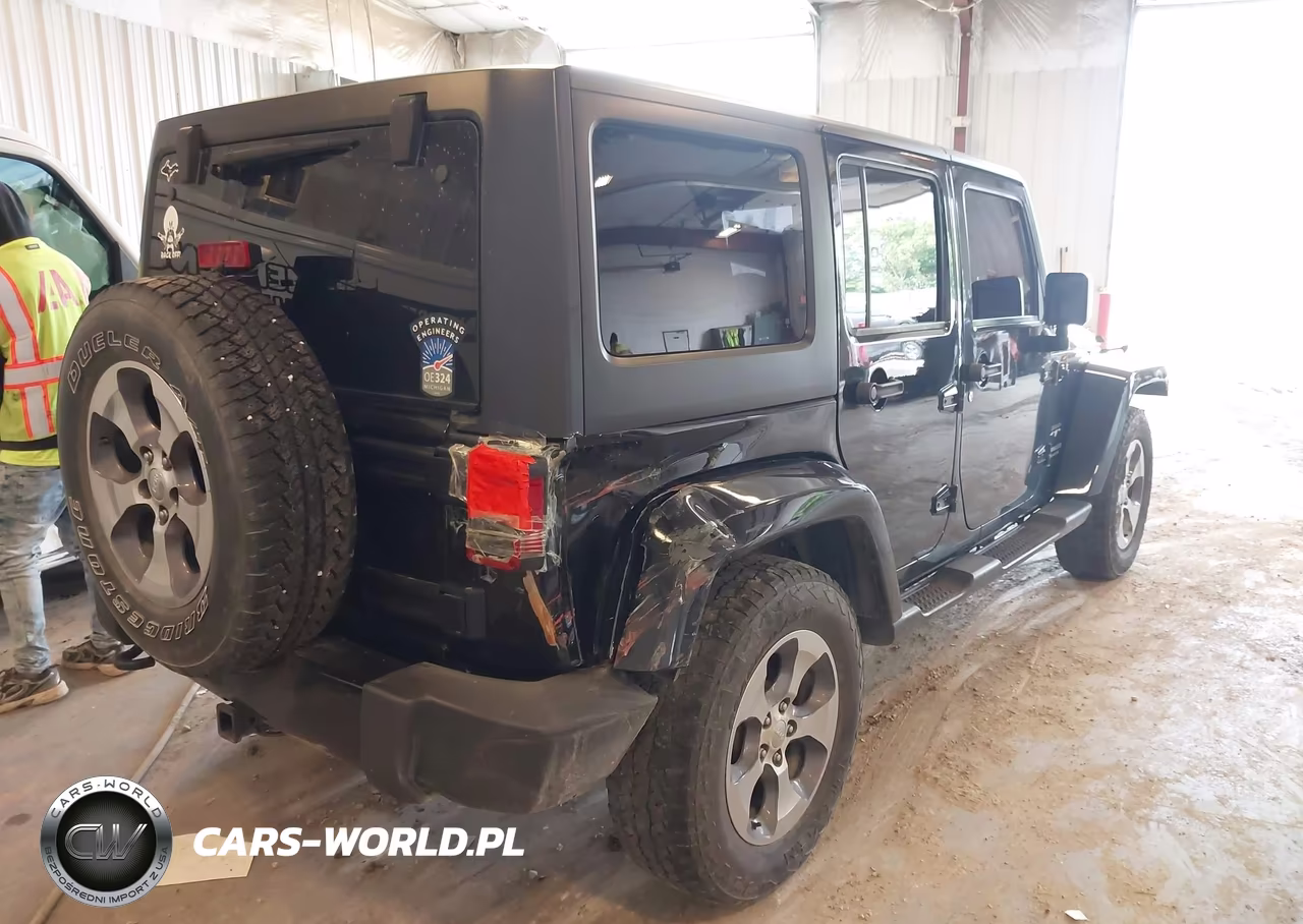 2016 Jeep Wrangler Unlimited Sahara VIN:1C4BJWEG5GL111795 - 4
