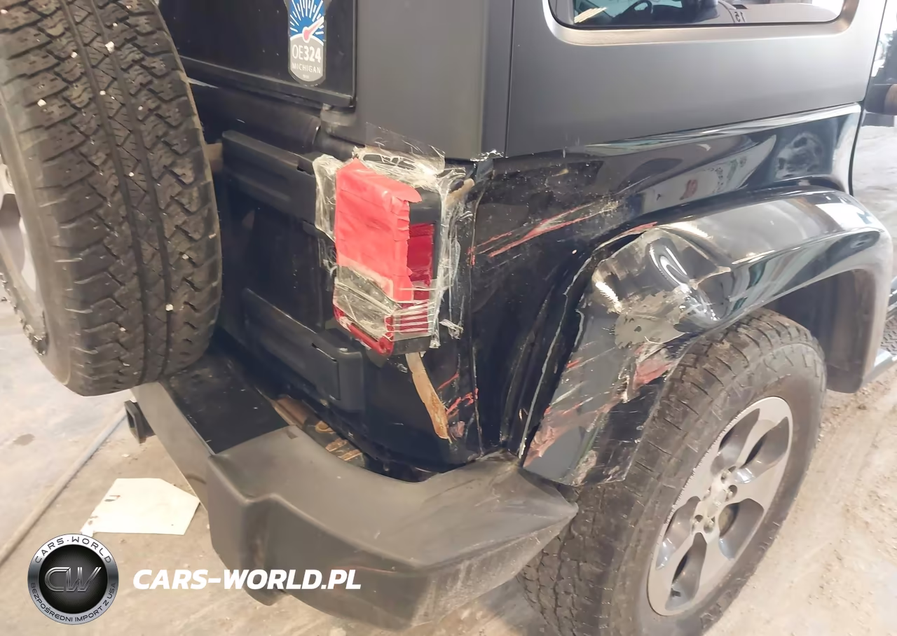 2016 Jeep Wrangler Unlimited Sahara VIN:1C4BJWEG5GL111795 - 6