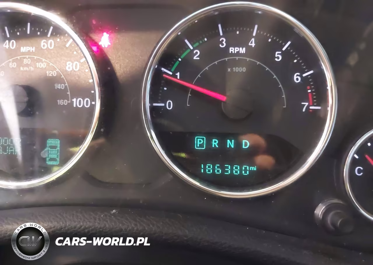 2016 Jeep Wrangler Unlimited Sahara VIN:1C4BJWEG5GL111795 - 7