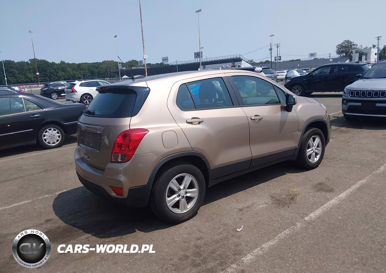 2018 Chevrolet Trax Ls VIN:3GNCJNSB4JL154342 - 4