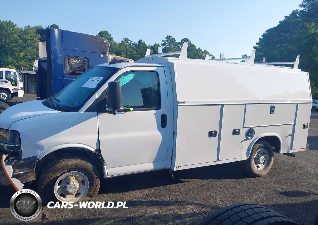2024 Chevrolet Express Cutaway Work Van VIN:1GB0GRF78R1255866 - 14