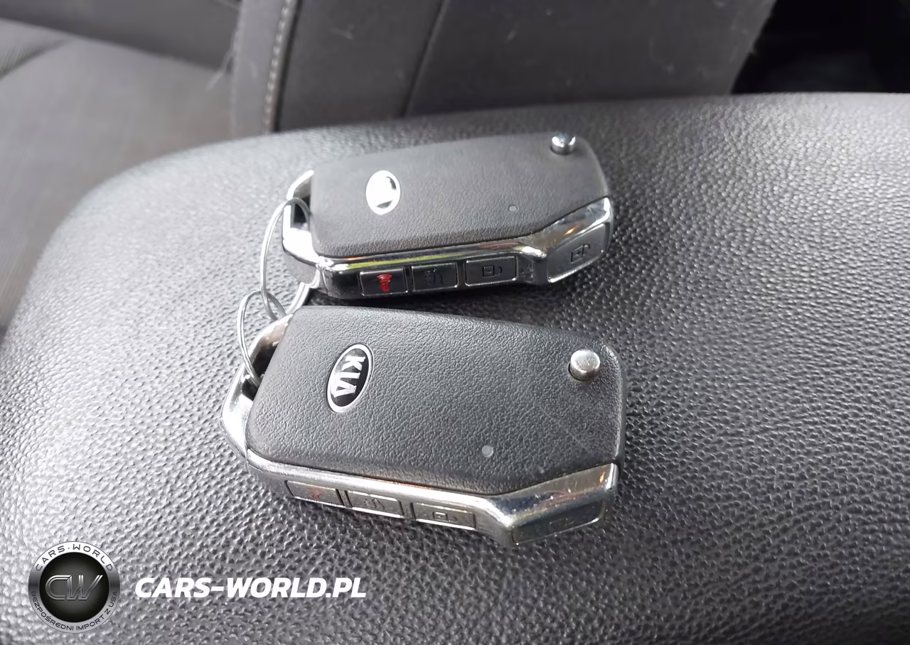 2019 Kia Forte S VIN:3KPF34AD2KE066571 - 11