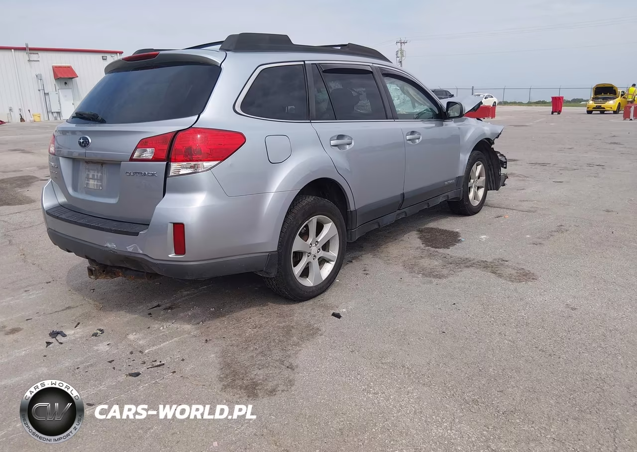 2013 Subaru Outback 2.5I Premium VIN:4S4BRCCC4D3314823 - 4