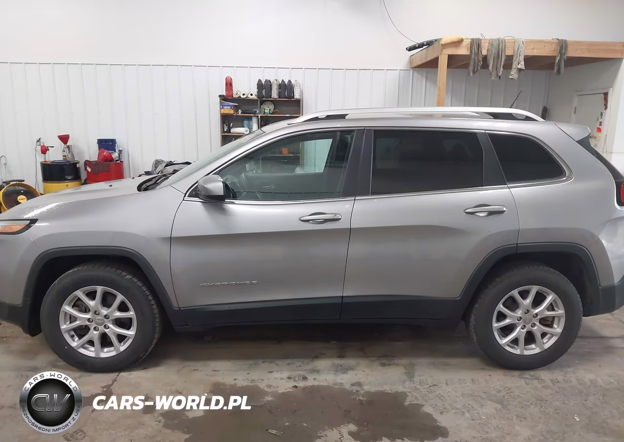 2018 Jeep Cherokee Latitude 4X4 VIN:1C4PJMCB6JD559286 - 14