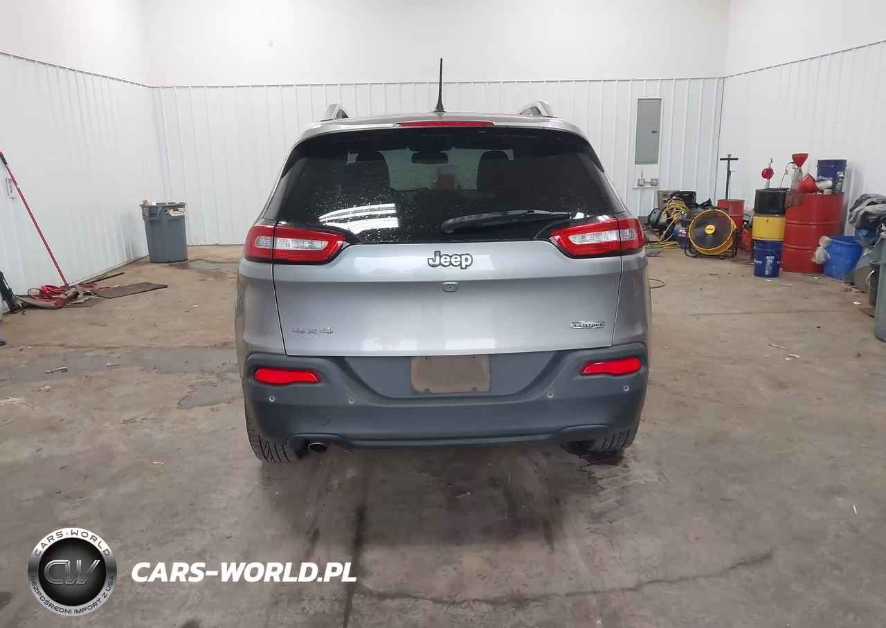 2018 Jeep Cherokee Latitude 4X4 VIN:1C4PJMCB6JD559286 - 16