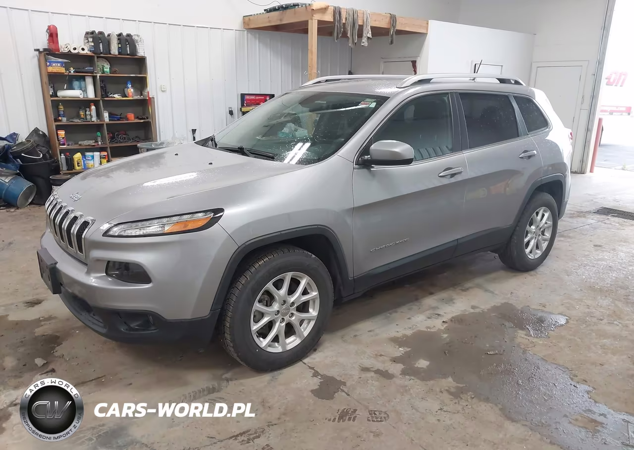 2018 Jeep Cherokee Latitude 4X4 VIN:1C4PJMCB6JD559286 - 2