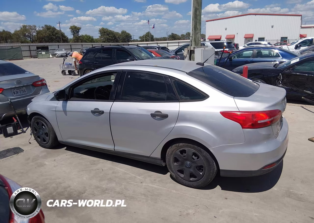 2016 Ford Focus S VIN:1FADP3E2XGL315010 - 15