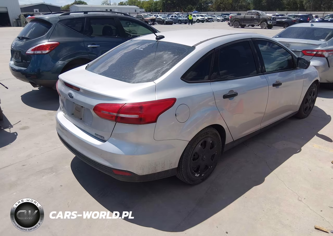 2016 Ford Focus S VIN:1FADP3E2XGL315010 - 4