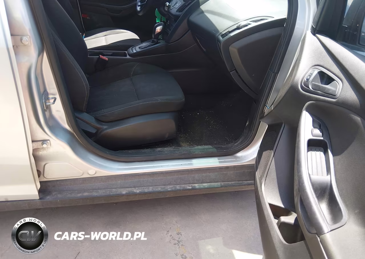 2016 Ford Focus S VIN:1FADP3E2XGL315010 - 5
