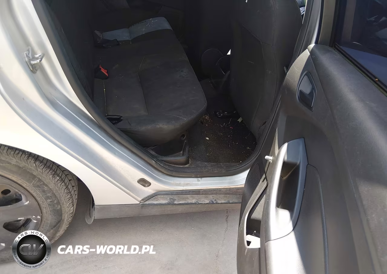 2016 Ford Focus S VIN:1FADP3E2XGL315010 - 8