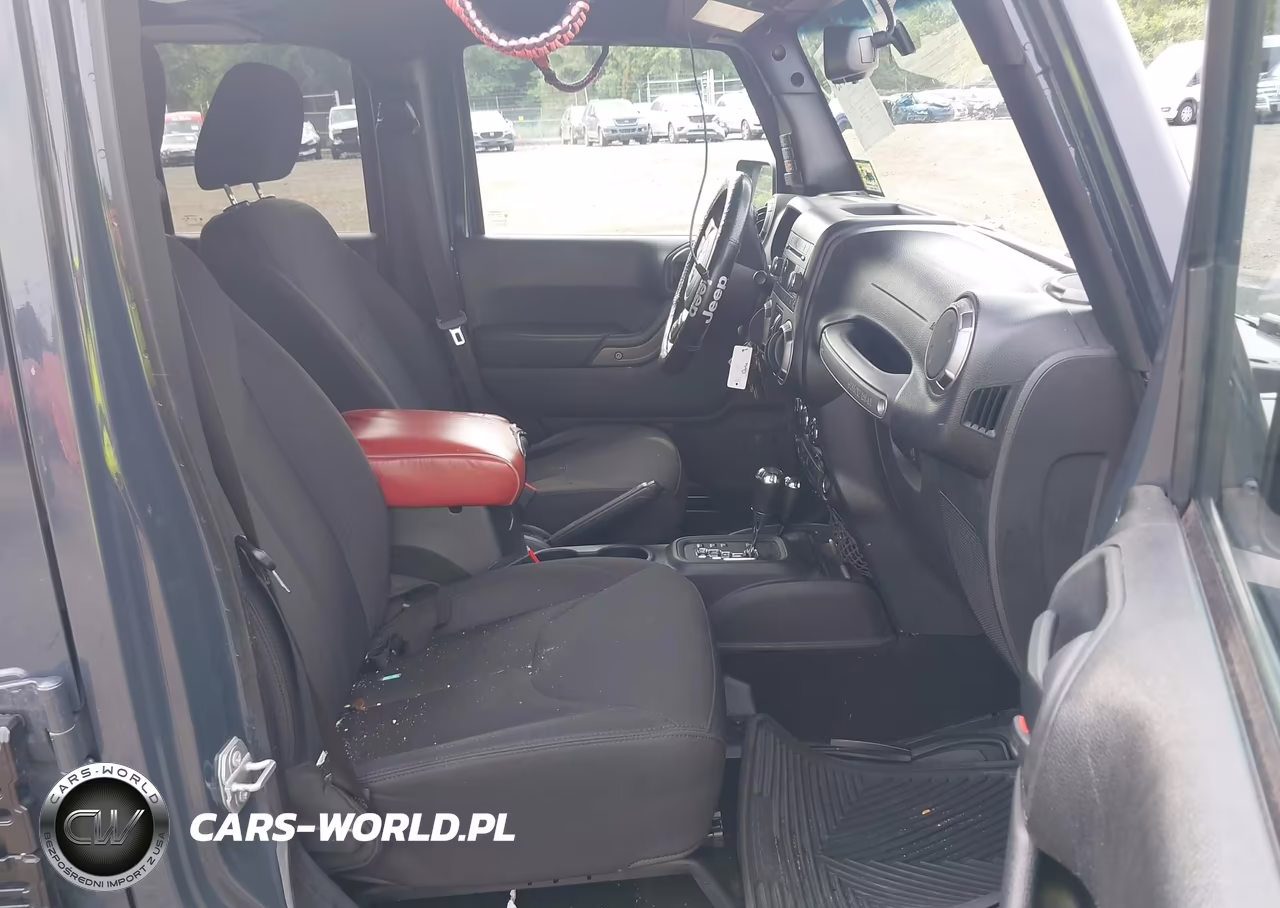 2017 Jeep Wrangler Unlimited Sport VIN:1C4BJWDG9HL552073 - 5