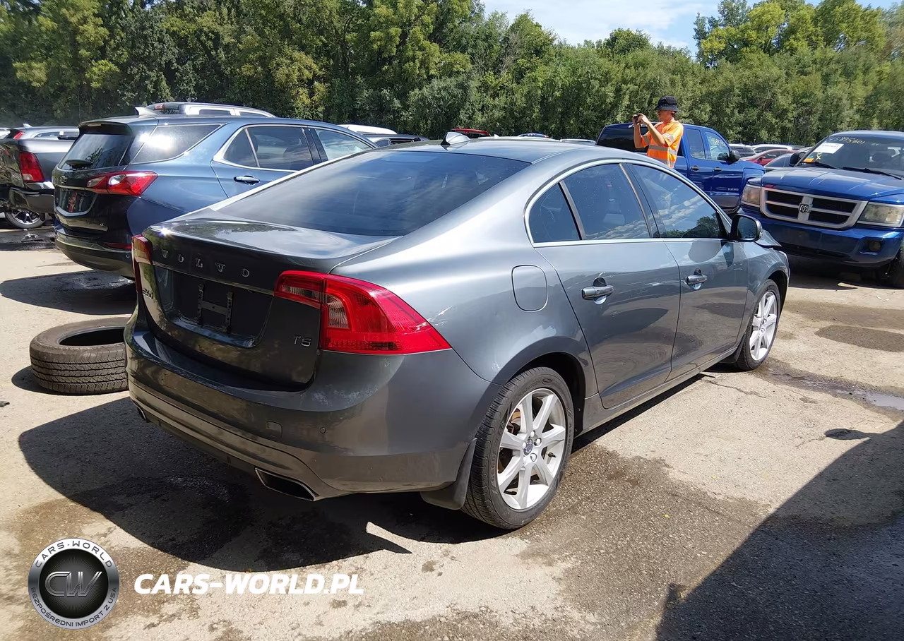 2016 Volvo S60 T5 Drive-E Premier VIN:YV126MFK2G2413344 - 4