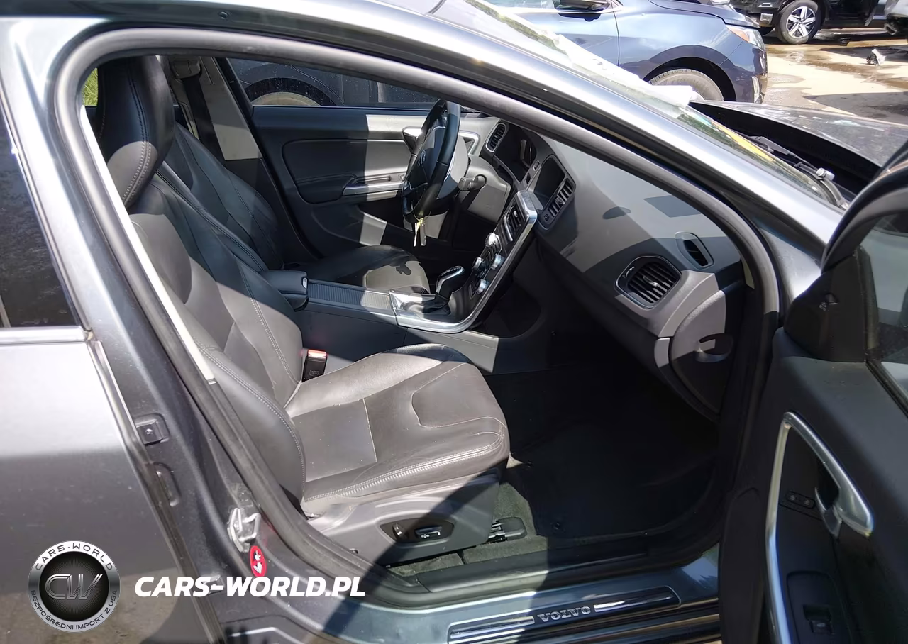 2016 Volvo S60 T5 Drive-E Premier VIN:YV126MFK2G2413344 - 5