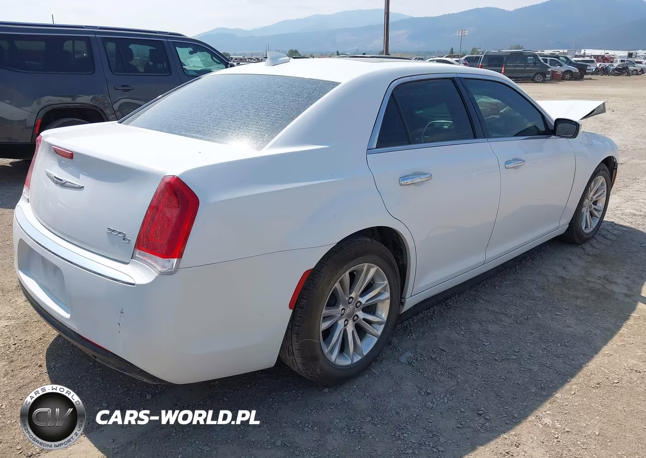 2016 Chrysler 300C VIN:2C3CCAEG5GH243619 - 4