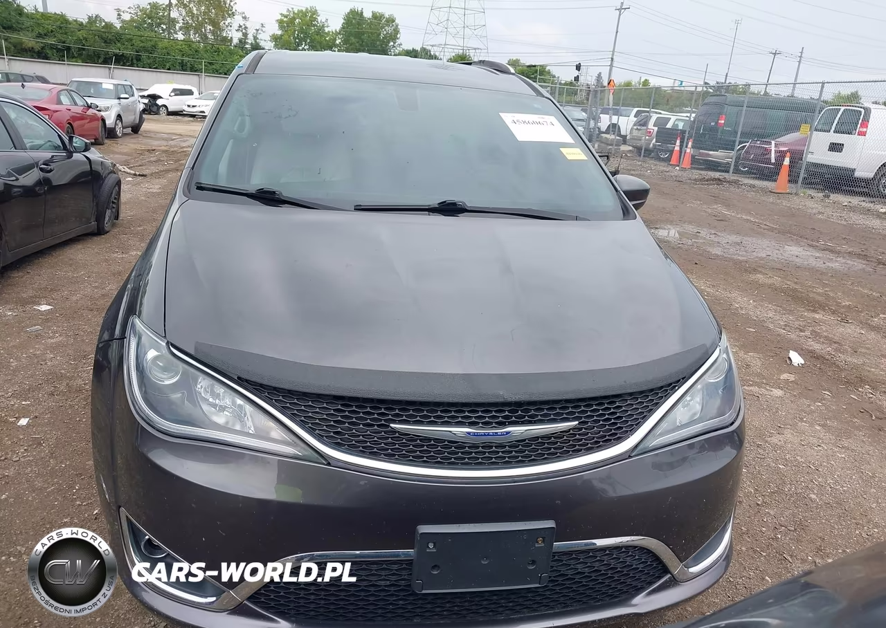 2020 Chrysler Pacifica Touring L Plus VIN:2C4RC1EG2LR136182 - 13