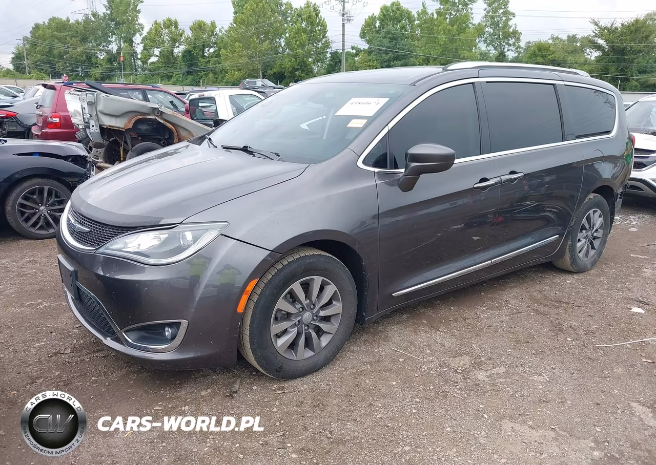 2020 Chrysler Pacifica Touring L Plus VIN:2C4RC1EG2LR136182 - 2