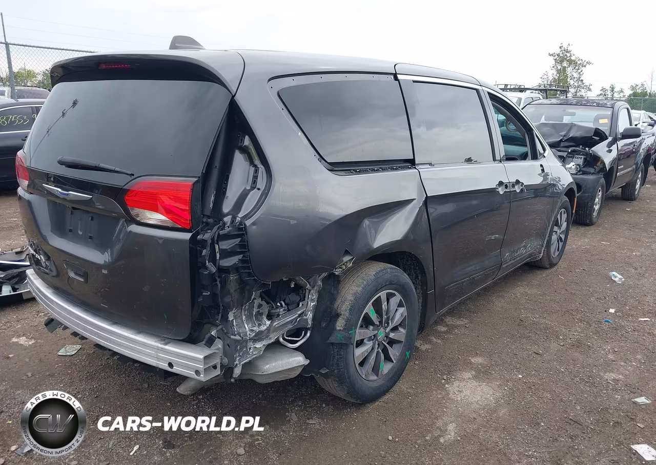 2020 Chrysler Pacifica Touring L Plus VIN:2C4RC1EG2LR136182 - 4