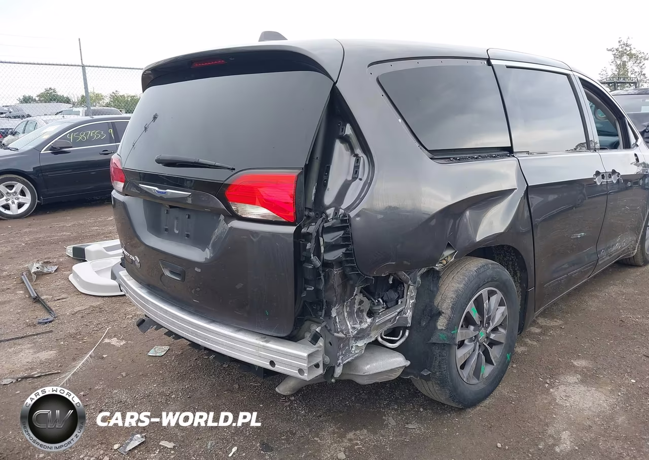 2020 Chrysler Pacifica Touring L Plus VIN:2C4RC1EG2LR136182 - 6