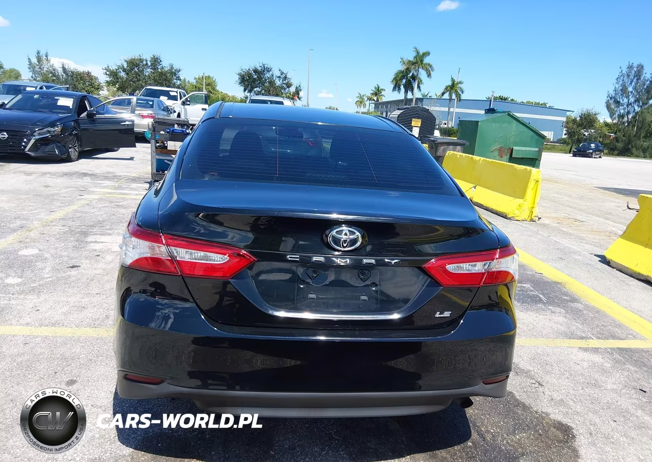 2018 Toyota Camry Le VIN:4T1B11HK7JU096703 - 16