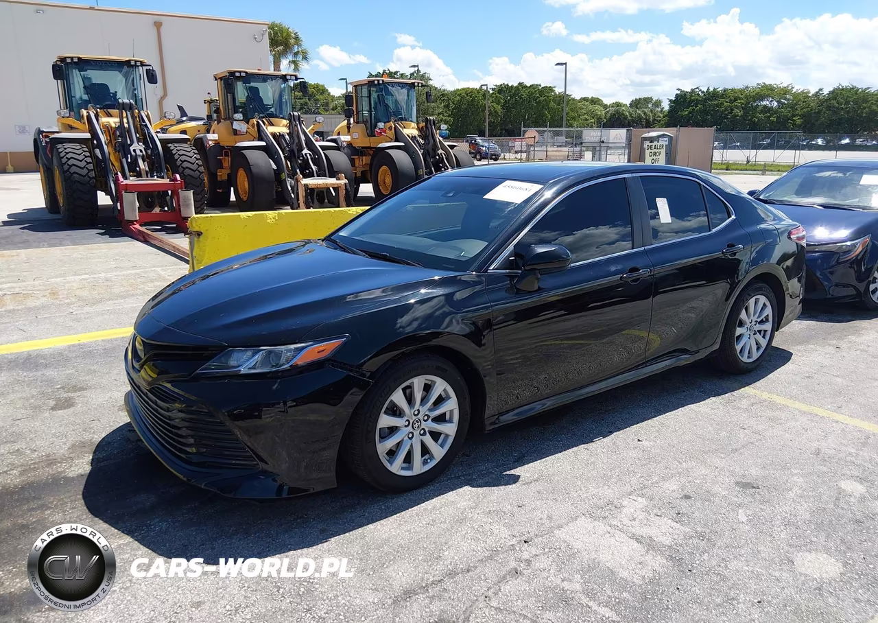 2018 Toyota Camry Le VIN:4T1B11HK7JU096703 - 2