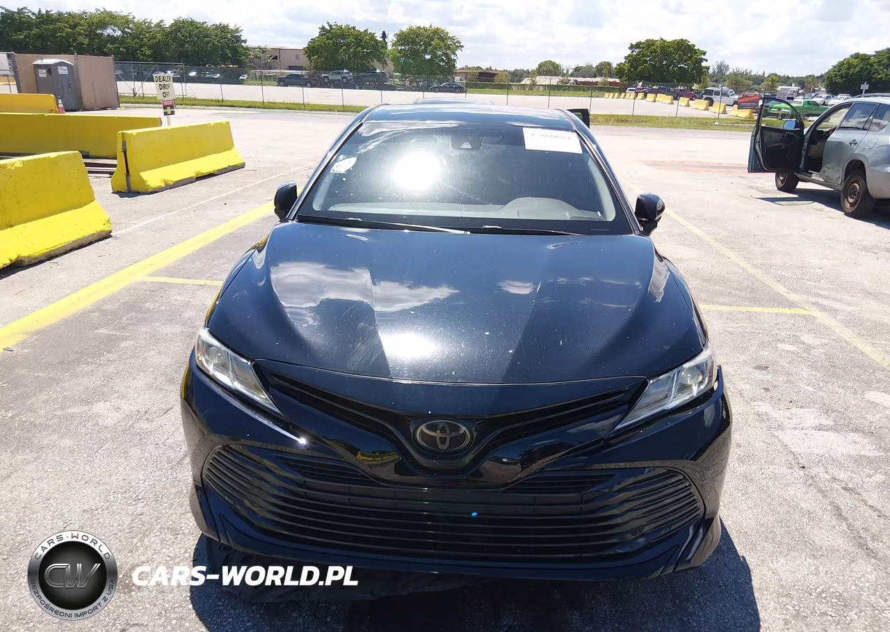2018 Toyota Camry Le VIN:4T1B11HK7JU096703 - 6