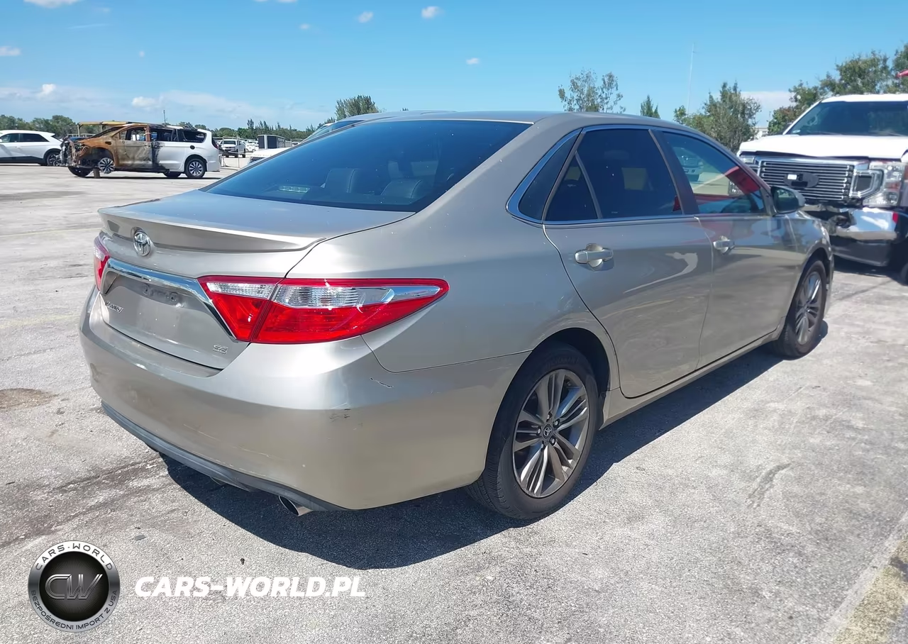 2015 Toyota Camry Se VIN:4T1BF1FKXFU013308 - 4