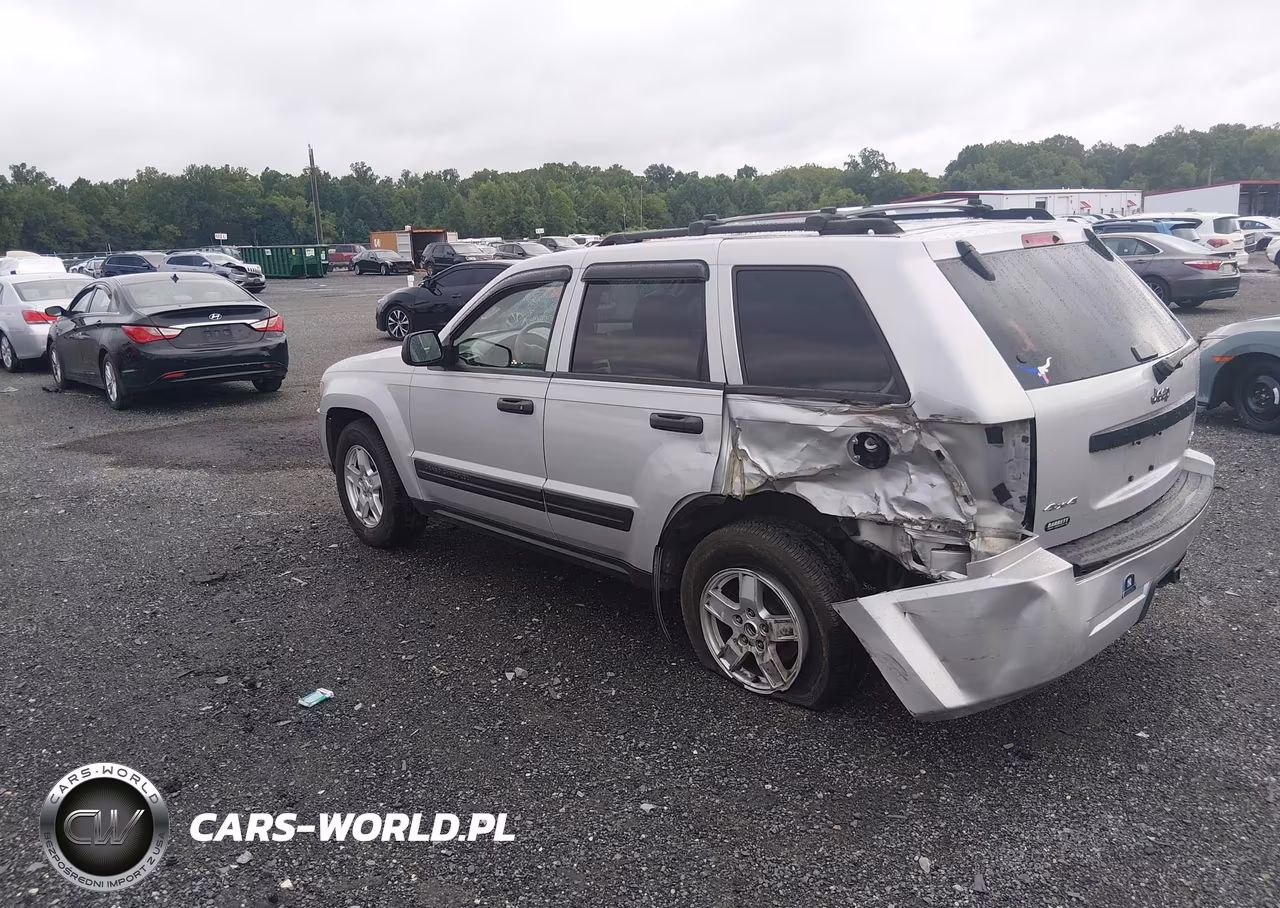 2005 Jeep Grand Cherokee Laredo VIN:1J4GR48KX5C716082 - 3